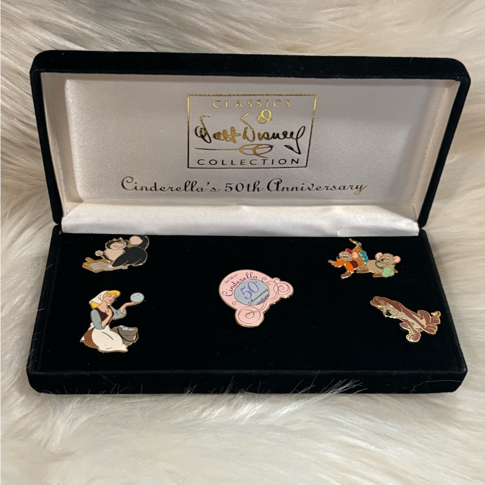 Disney Store - Cinderella's 50th Anniversary Boxed 5 Pin Set in Velvet B…